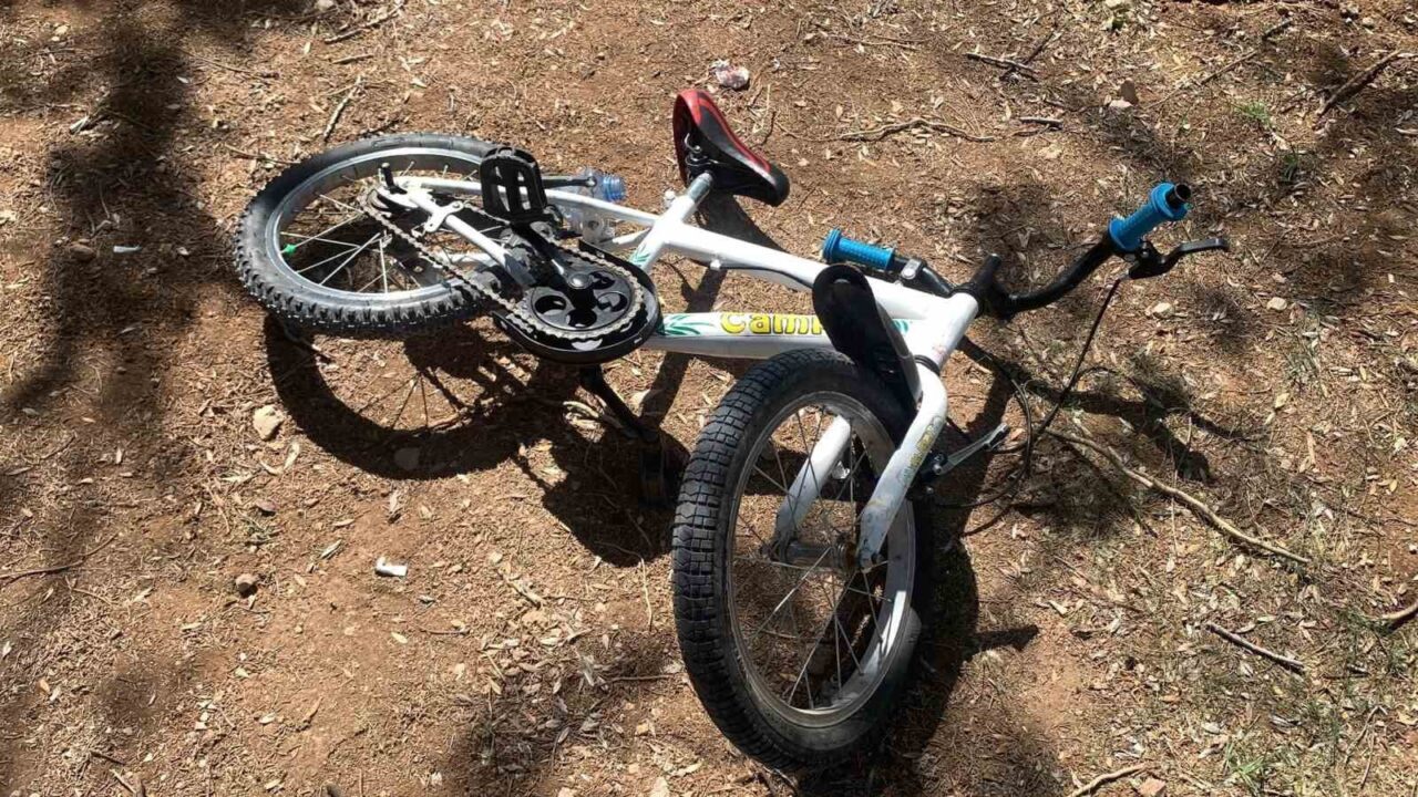 Karaman'da 5 yaşındaki H.Ç., bisiklet sürerken motosikletin çarpması sonucu yaralandı.