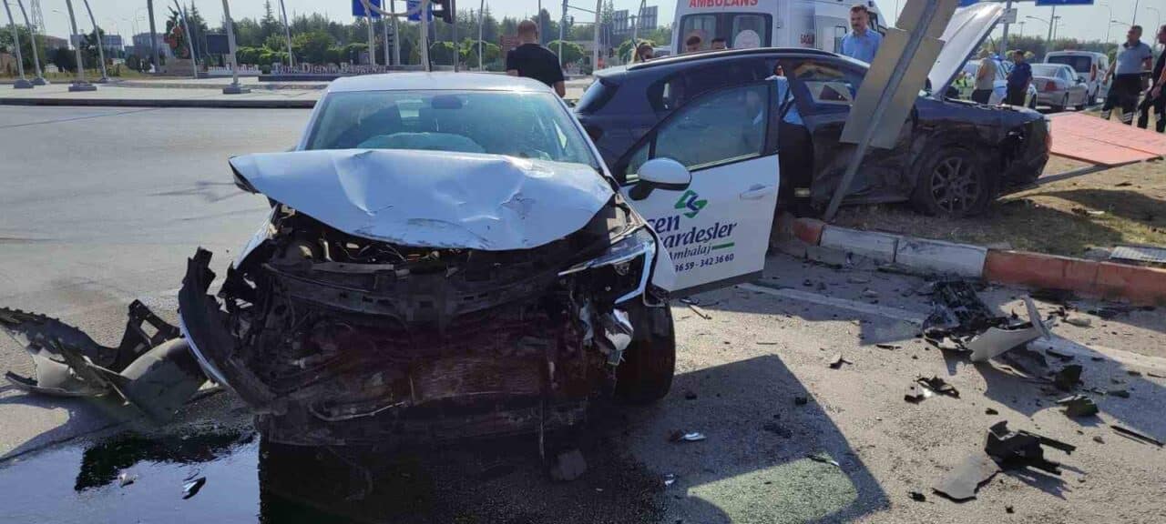 Karaman'da Fatih Mahallesi'nde meydana gelen trafik kazasında İ.A. ve A.D.
