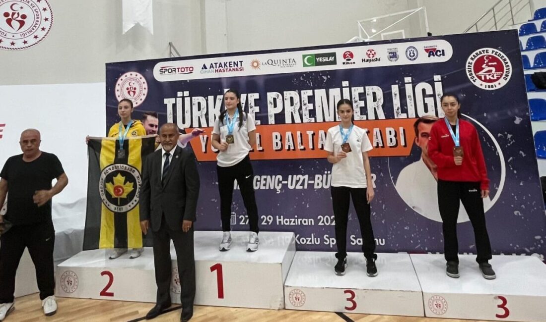 Doğa Açıkgöz, Eskişehir'den katıldığı Premier Karate Ligi'nin Zonguldak'taki 2. ayağında