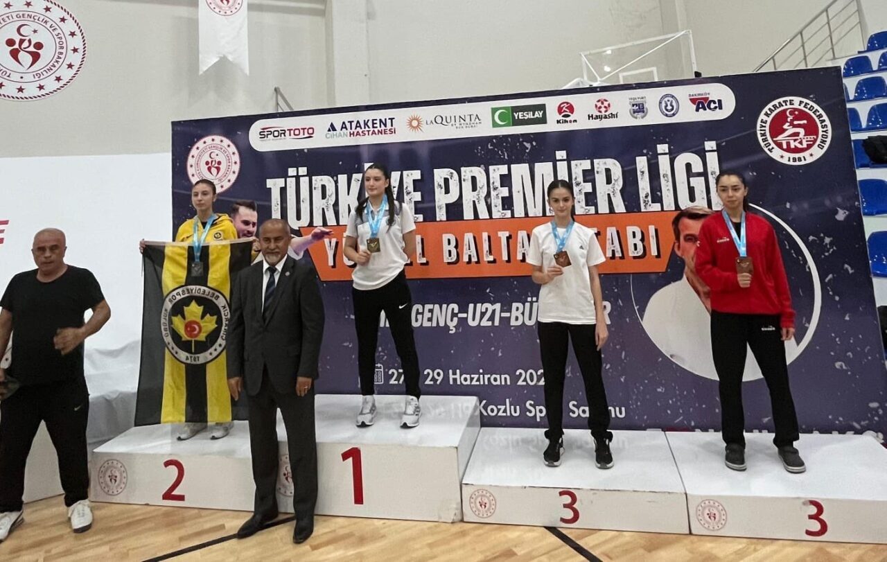 Doğa Açıkgöz, Eskişehir'den katıldığı Premier Karate Ligi'nin Zonguldak'taki 2. ayağında