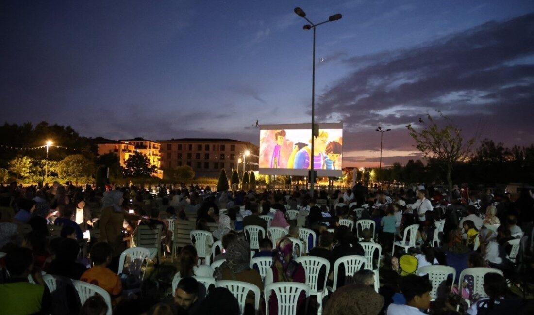 Kartepe Belediyesi'nin açık hava sinema etkinlikleri, Ertuğrulgazi Mahallesi Kanal Park'ta