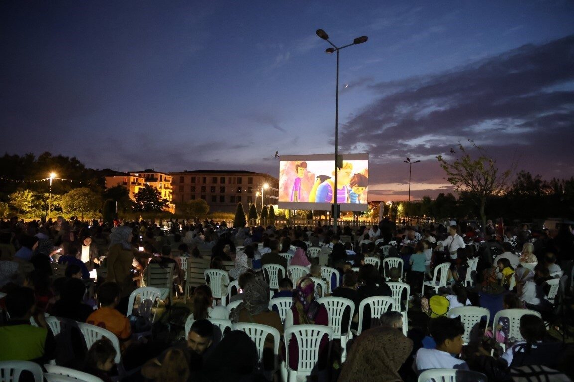 Kartepe Belediyesi'nin açık hava sinema etkinlikleri, Ertuğrulgazi Mahallesi Kanal Park'ta