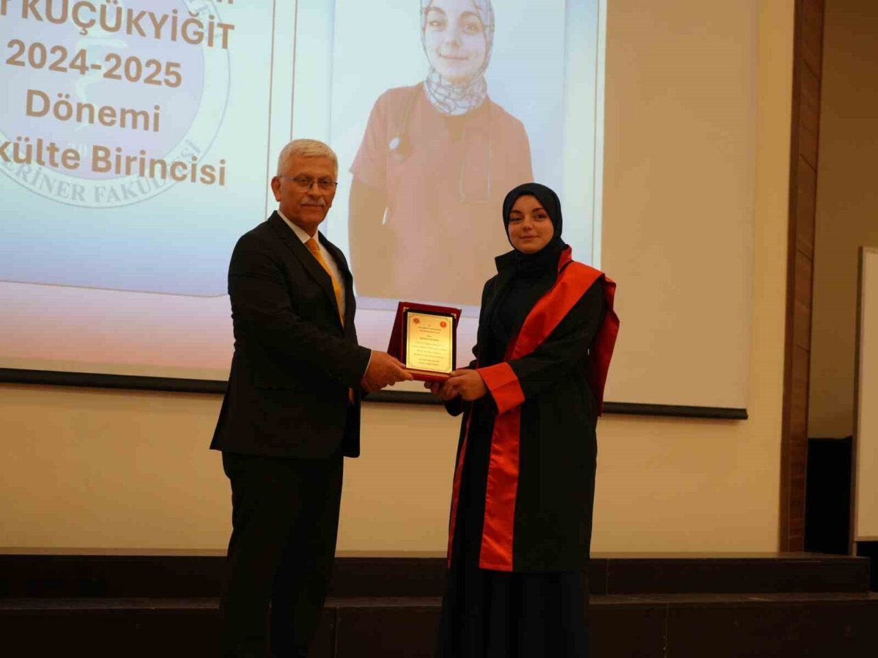 Kastamonu Üniversitesi Veteriner Fakültesi mezuniyet töreninde Türk Veteriner Hekimleri Birliği