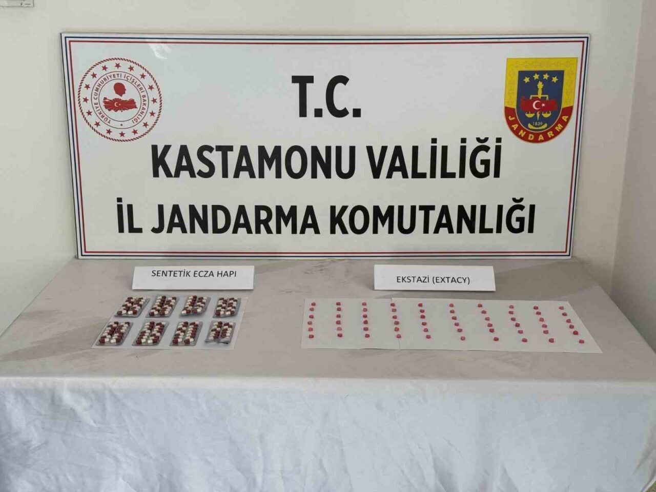 Kastamonu'da jandarma, uyuşturucu imal ve ticareti yaptığı belirlenen B.K. ve