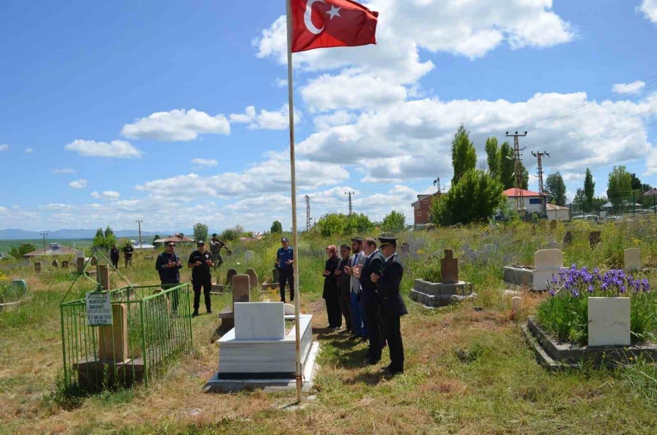 Muş'un Bulanık Kaymakamı Ömer Övünç Koşansu, Kurban Bayramı'nın ilk gününde