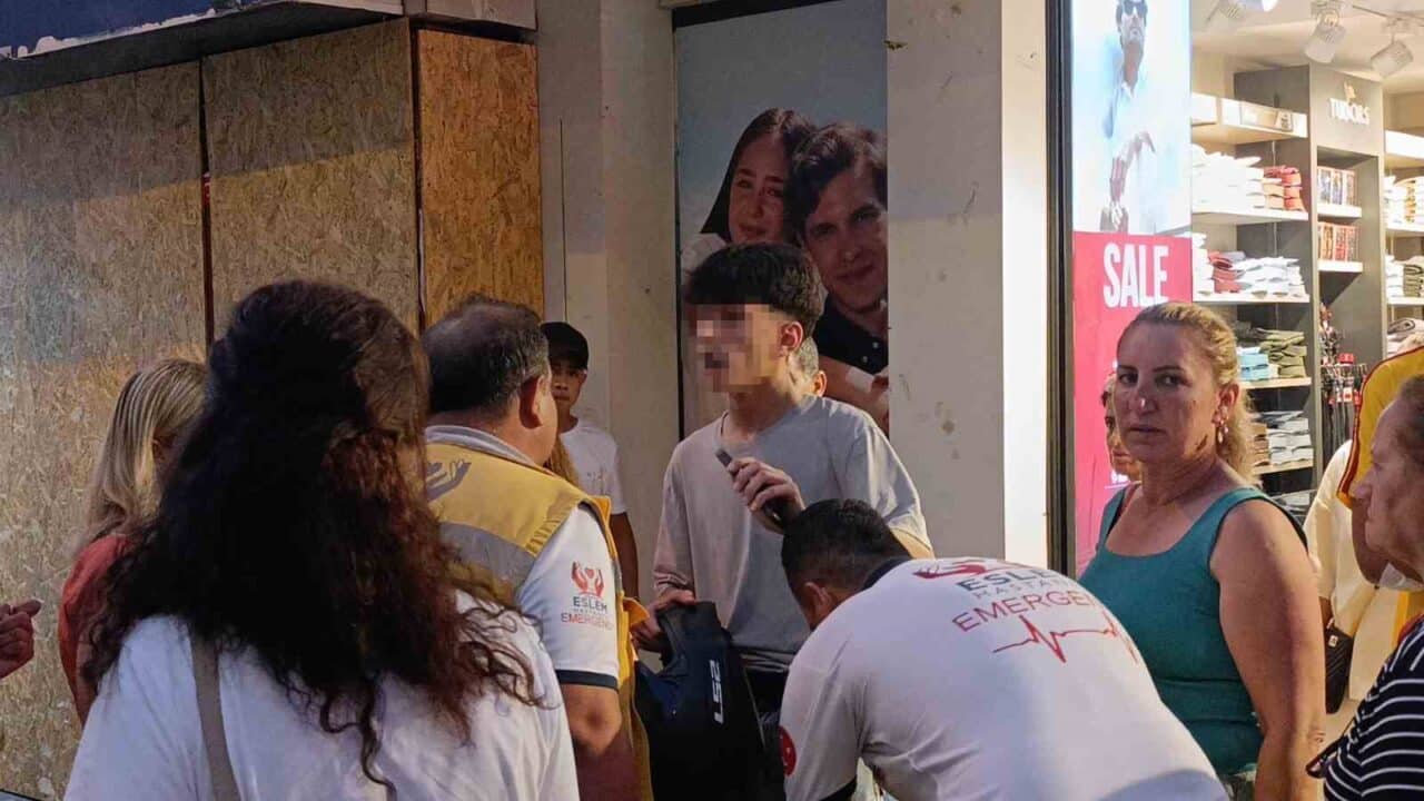 Antalya'nın Manavgat ilçesinde, Hülya K.E. yönetimindeki otomobile arkadan çarpan ömür