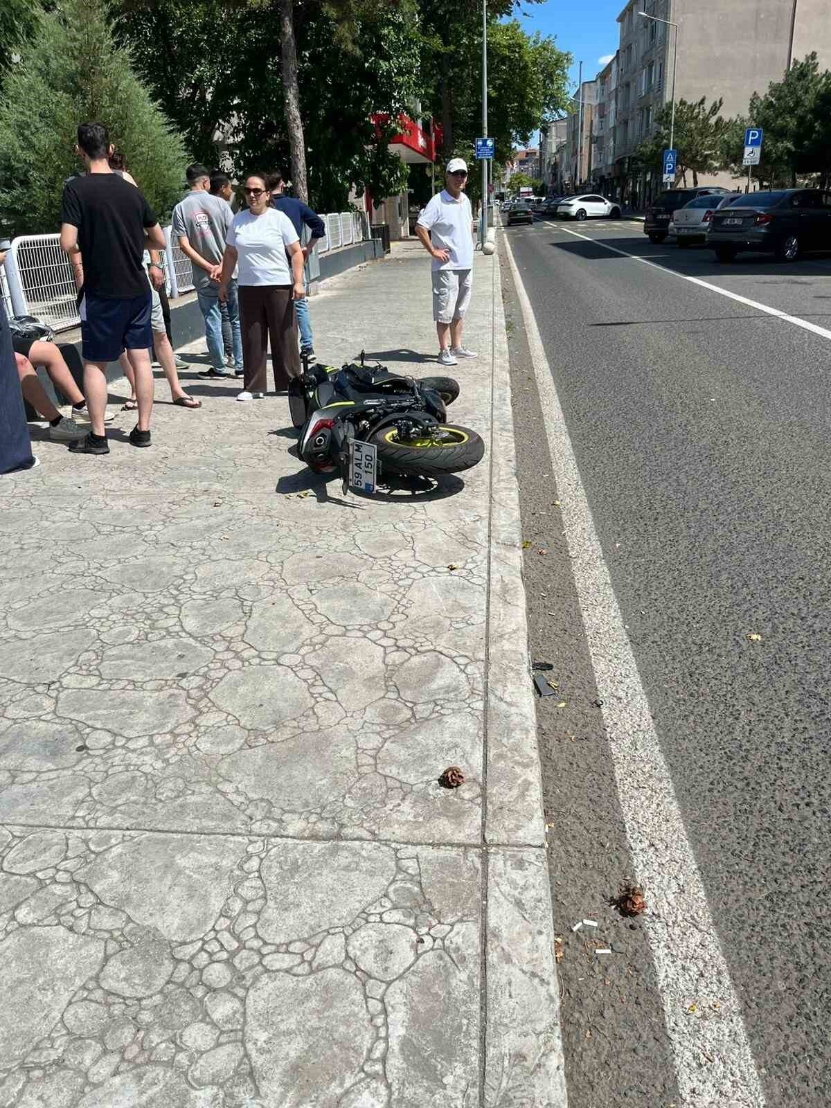 Tekirdağ’ın Muratlı ilçesinde S.T. yönetimindeki motosiklet, H.Ç. idaresindeki ticari araçla