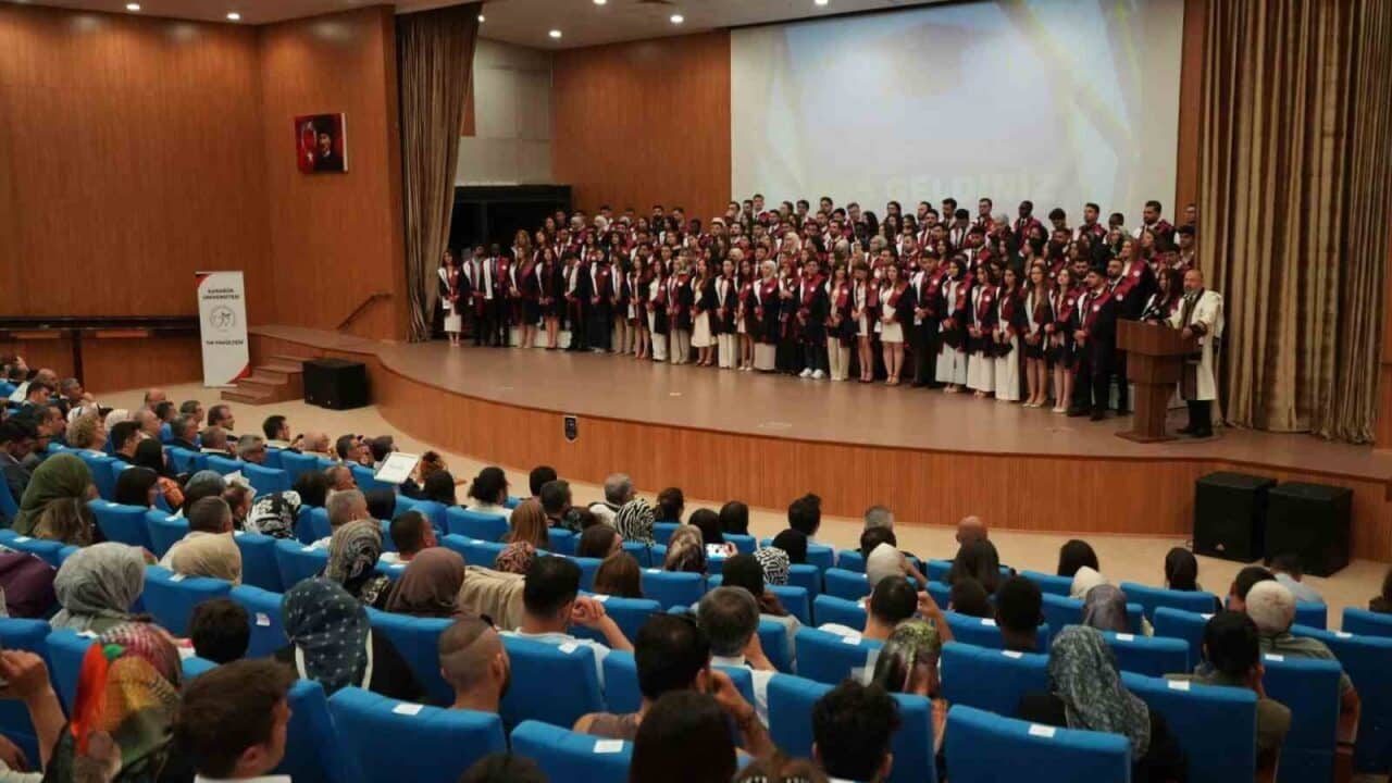 Karabük Üniversitesi Tıp Fakültesi, 2024-2025 Akademik Yılı mezuniyet töreninde 147