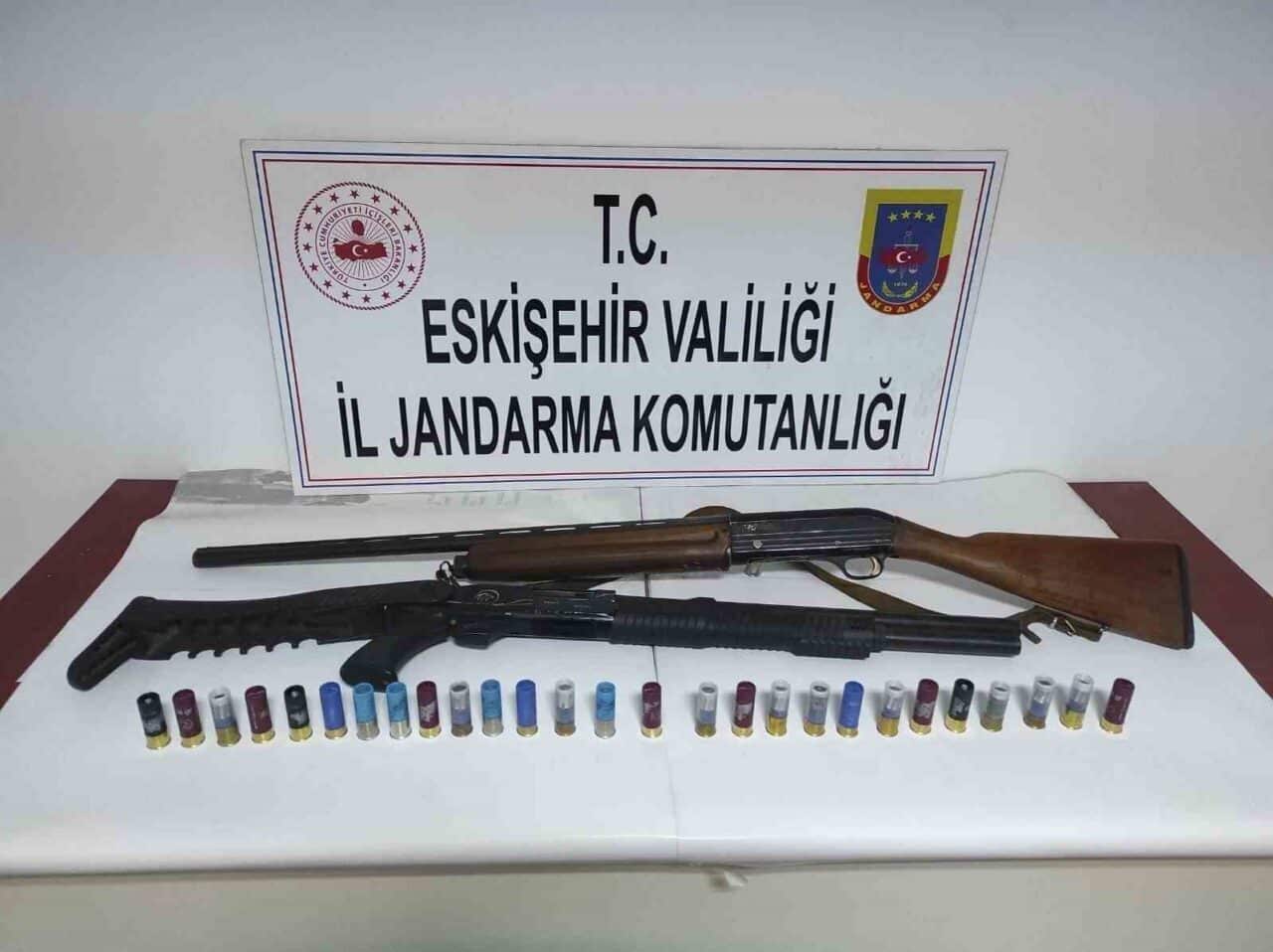 Eskişehir'de jandarma, Mihalıççık ilçesinde kaçak kazı yapan 5 şüpheliyi suçüstü
