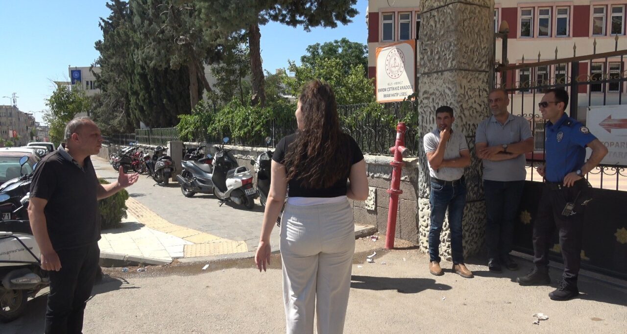 Kilis'te Temel Yeterlilik Testi (TYT) için geç kalan bir aday,