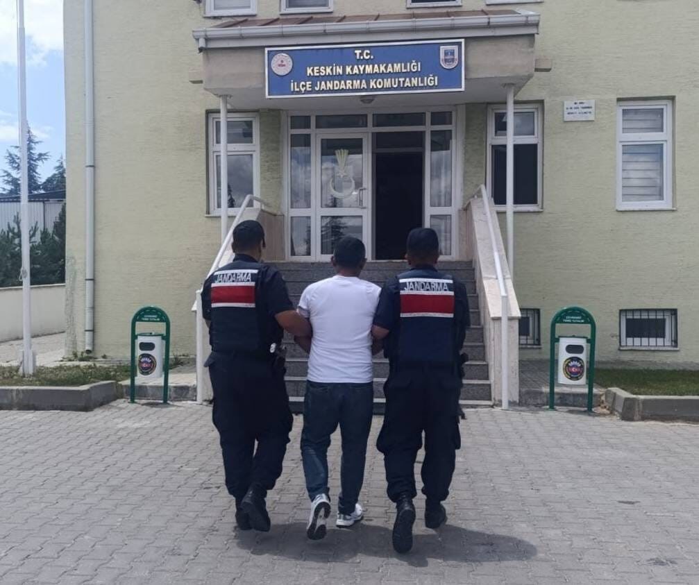 Kırıkkale'de jandarma, yürüttüğü çalışmalarla iki hükümlüyü yakaladı. Bahşılı'da 20 yıl