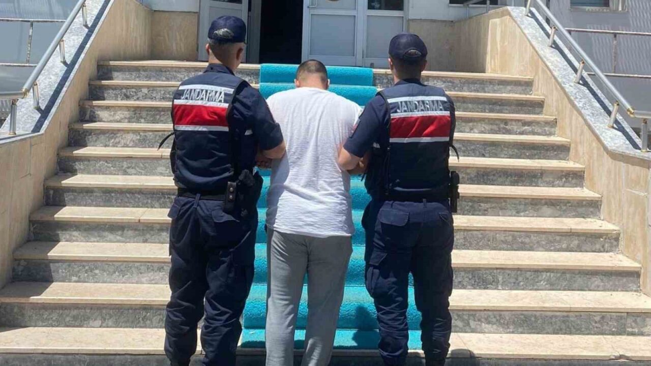 Kırıkkale'nin Balışeyh ilçesinde, hakkında hapis cezası bulunan 19 yaşındaki H.A.,