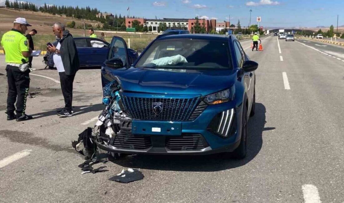Kırıkkale-Çorum karayolunda F.D. ve S.Y. yönetimindeki otomobiller çarpıştı. S.D. ve