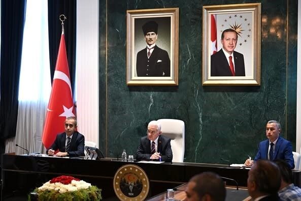 Kırklareli Valisi Uğur Turan, vatandaşlarla valilik makamında buluşarak taleplerini dinledi.