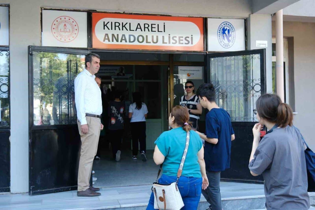Kırklareli'de Liselere Giriş Sistemi (LGS) sınavının ikinci oturumu tamamlandı. Milyonlarca