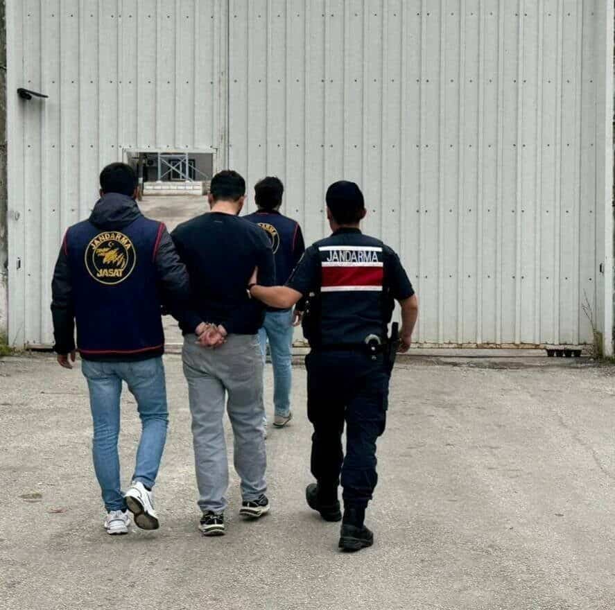 Kırklareli İl Jandarma Komutanlığı, çeşitli suçlardan aranan 22 şahsı yakaladı.