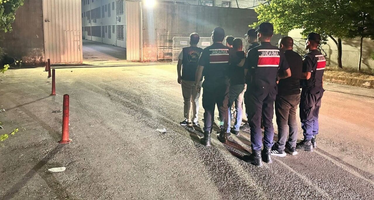 Kırklareli İl Jandarma Komutanlığı, arama kararı olan ve kesinleşmiş hapis
