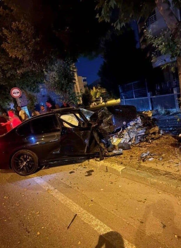 Kırklareli'nde Baran C. (20) yönetimindeki otomobil, Rauf Denktaş Bulvarı'nda ağaca