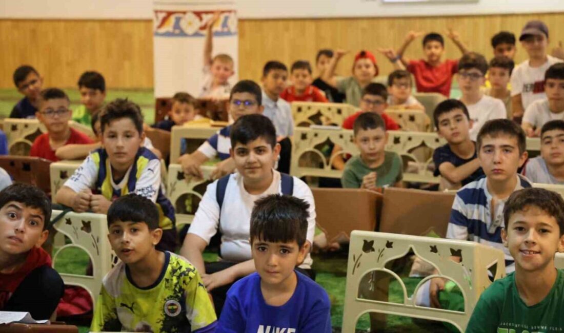 Kırşehir'de Hamidiye Camii'nde yaz Kur'an kursları başladı, çocuklar hem Kur'an