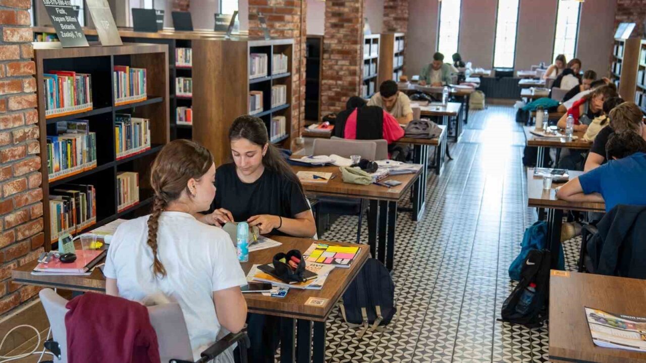 Başiskele Belediyesi'nin ilk halk kütüphanesi olan Kitaphane, 2024-2025 Eğitim Yılı'nın