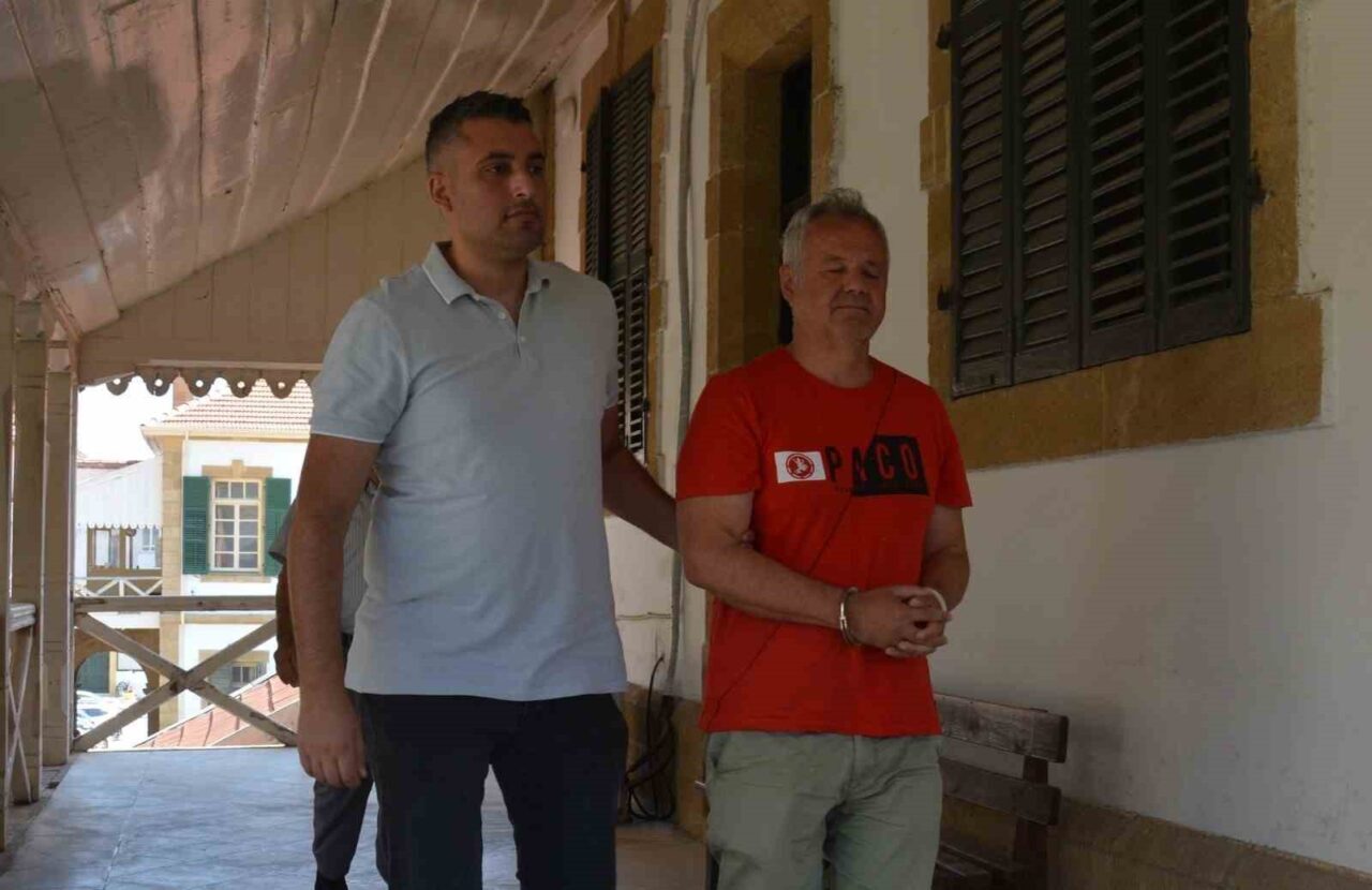 Kuzey Kıbrıs Türk Cumhuriyeti'nde, Yunan vatandaşı Georgios Bartzokis askeri tesisleri