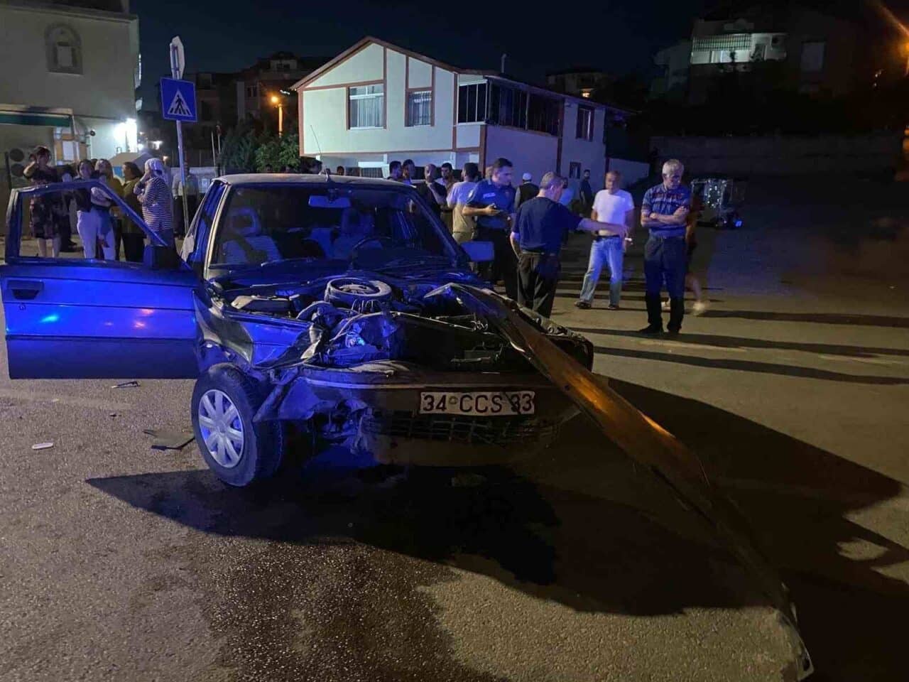 Kocaeli'nin Derince ilçesinde iki otomobilin çarpıştığı kazada, 34 CCS 33