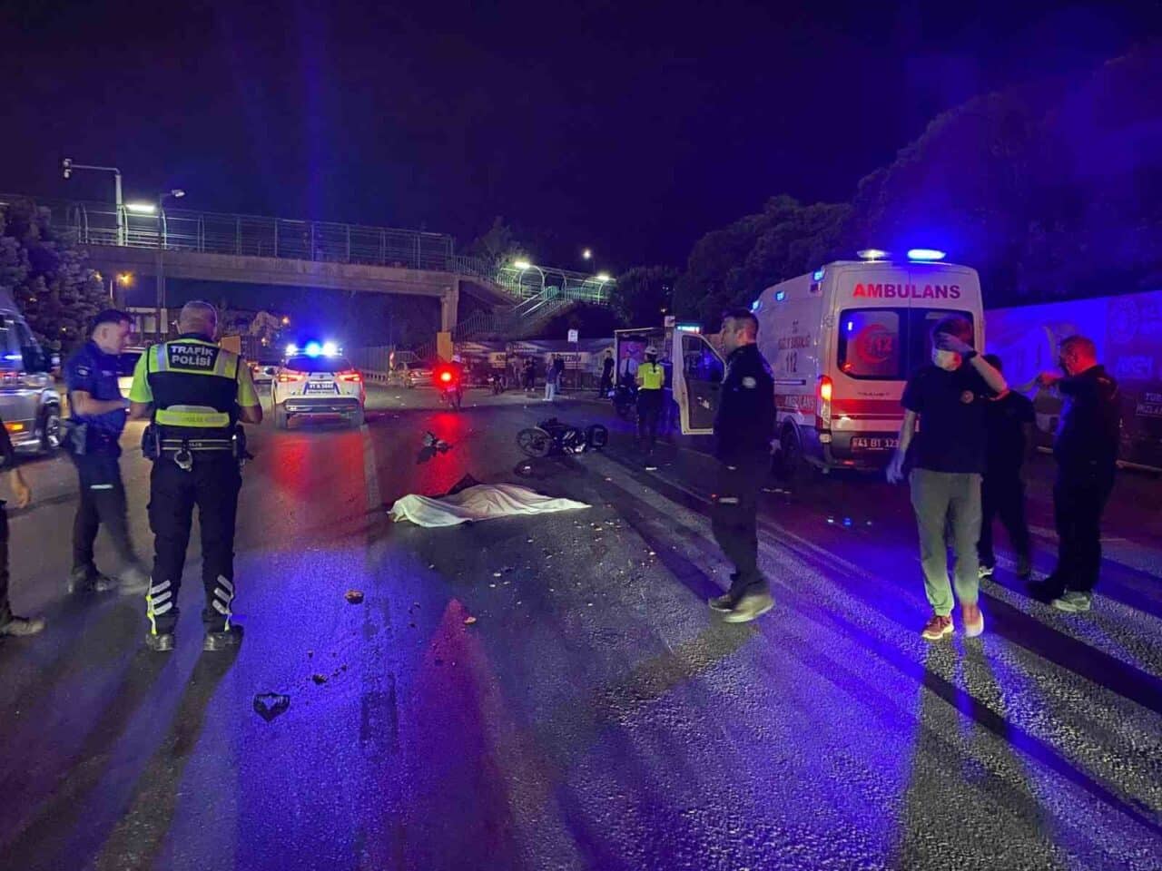 Kocaeli'nin İzmit ilçesinde bir motosiklet sürücüsü, 41 AVM 598 plakalı