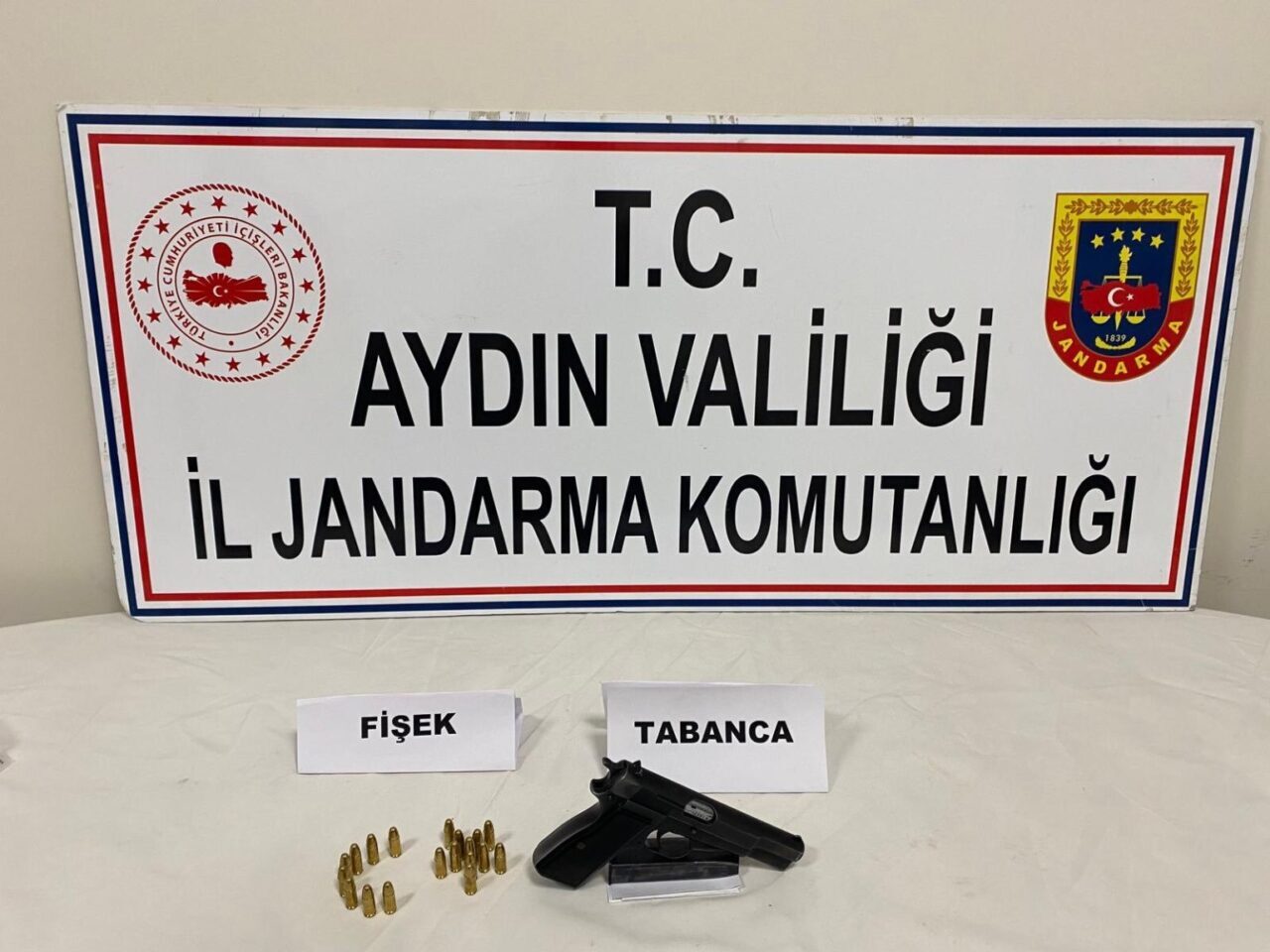 Aydın'ın Koçarlı ilçesinde, jandarma ekipleri tarafından gerçekleştirilen operasyonla, Bıyıklı, Esentepe