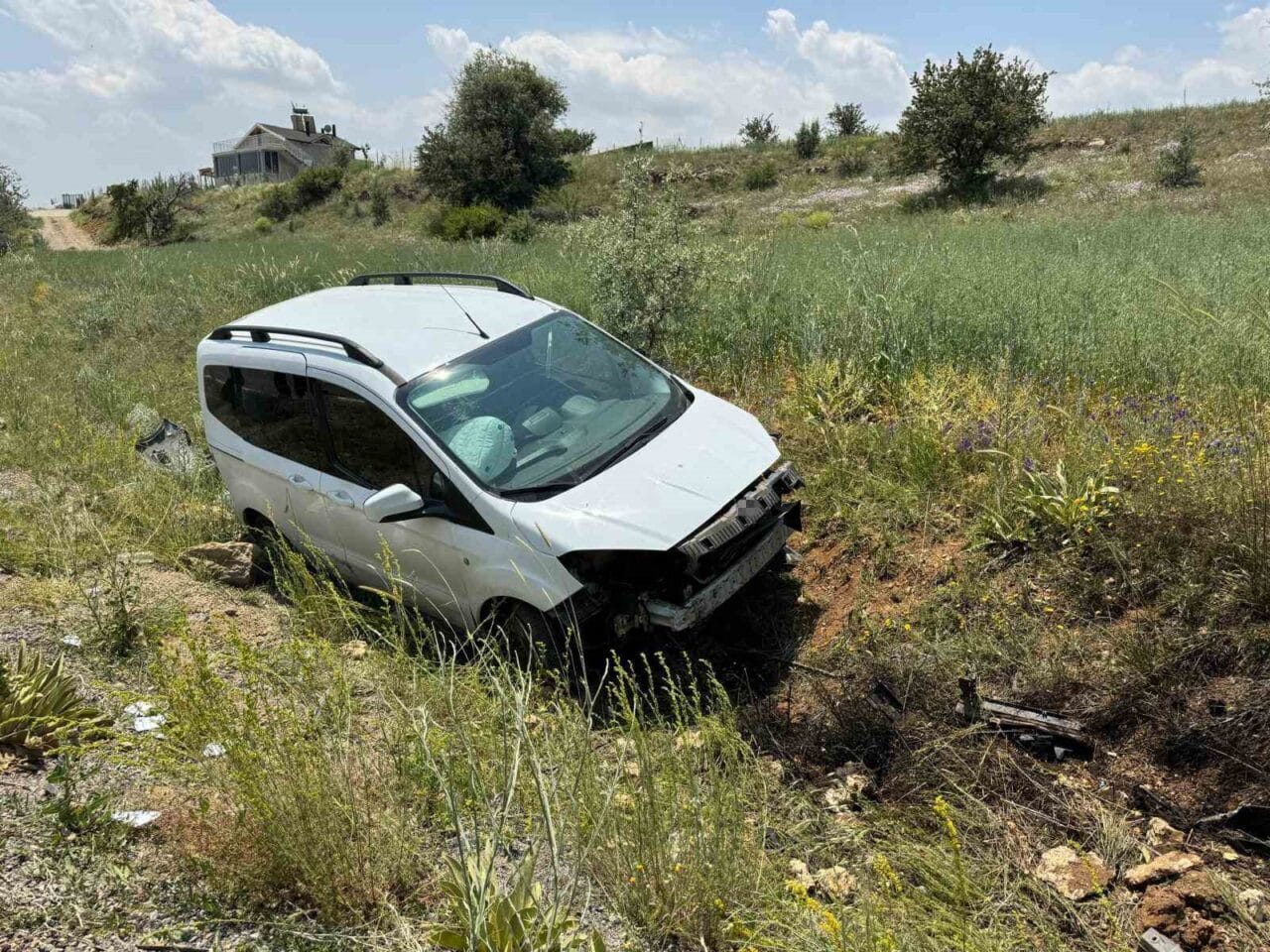 Konya'da meydana gelen iki trafik kazasında toplam 3 kişi yaralandı.