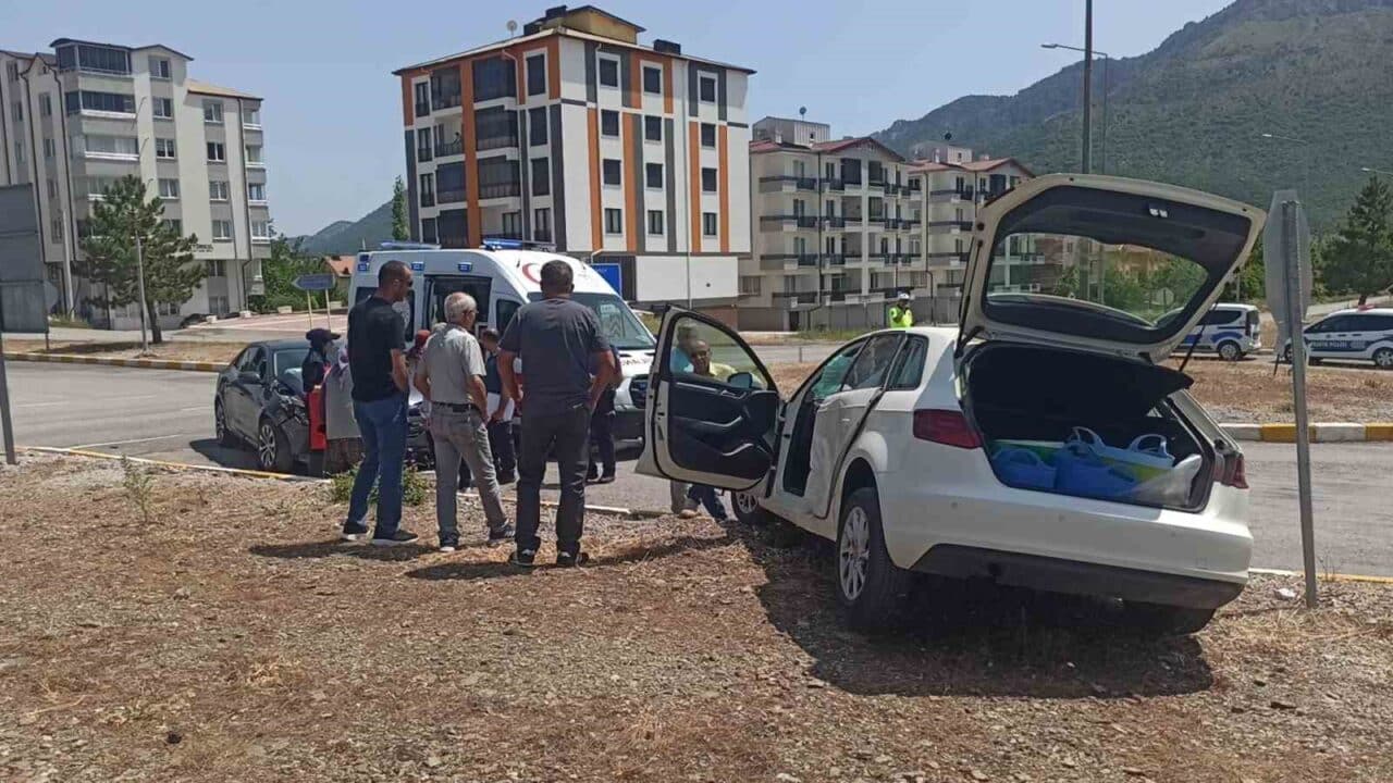 Konya’nın Seydişehir ilçesinde iki otomobilin çarpışması sonucu D.D., İ.S. ve