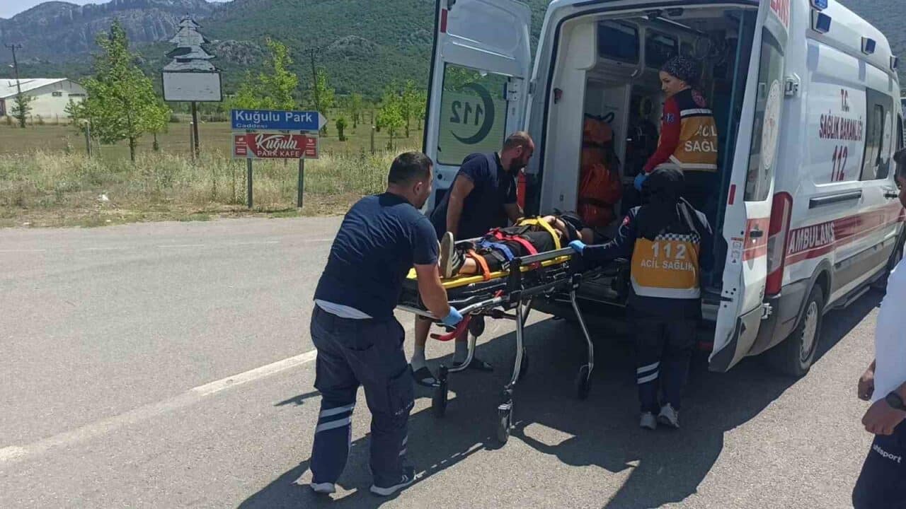 Konya'nın Seydişehir ilçesinde Sudenaz K. (21) yönetimindeki motosiklet virajda devrildi.