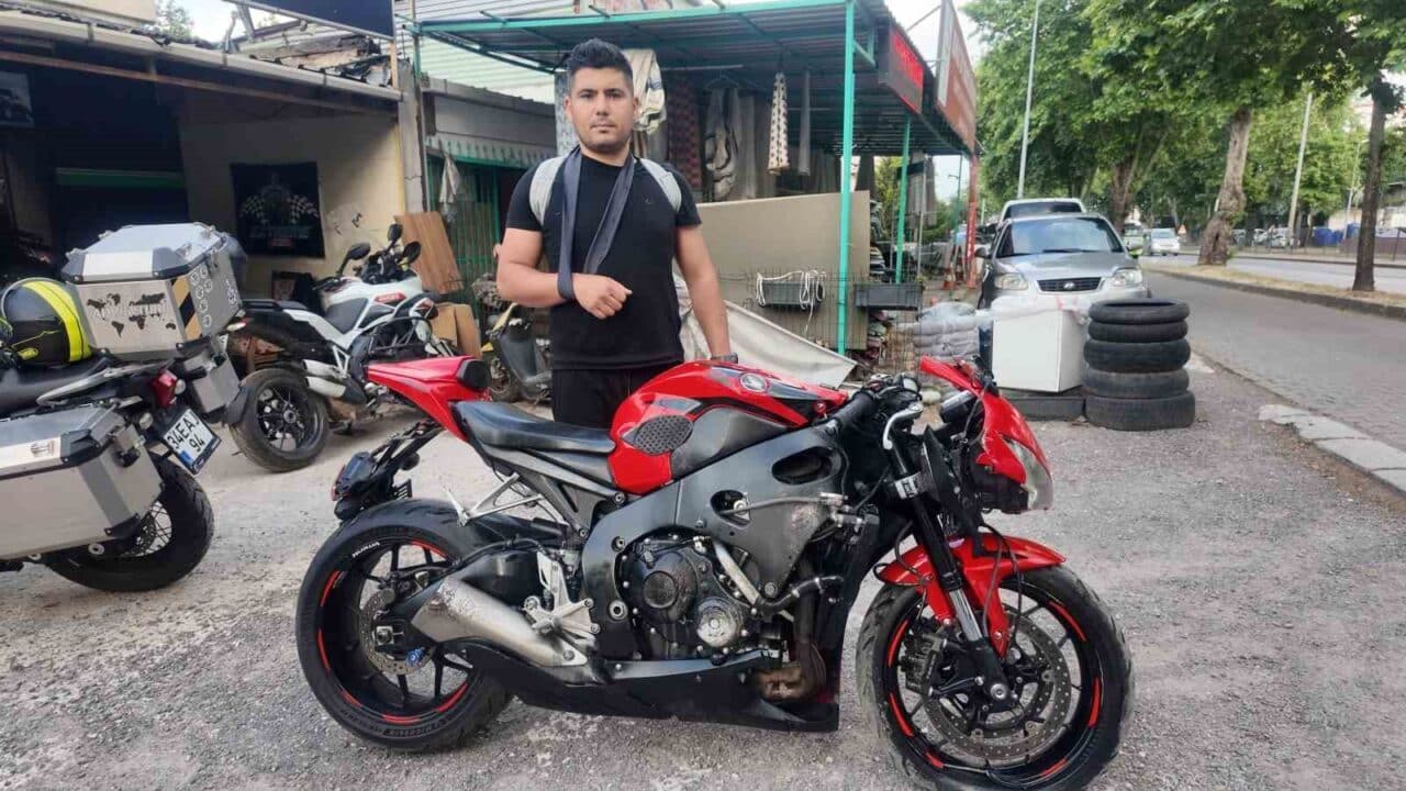 Kocaeli Gölcük'te kanalizasyonun yola akması sonucu meydana gelen kazada 3