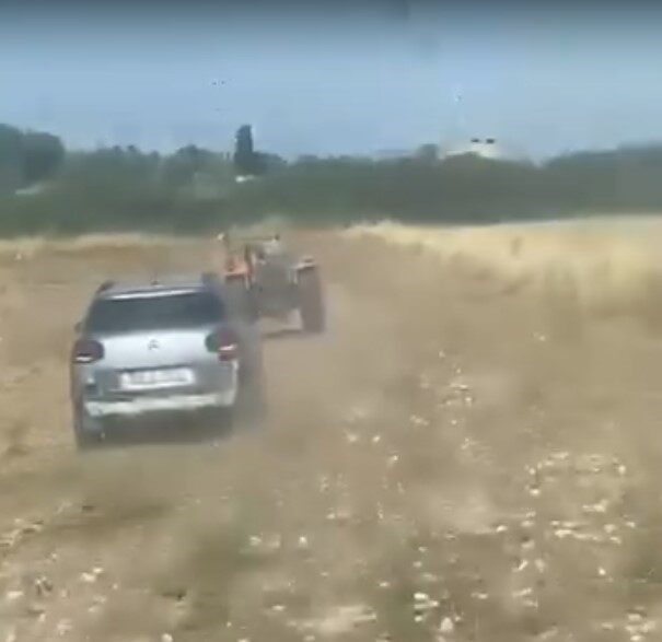 Didim'de alkollü ve ehliyetsiz traktör sürücüsü, bir otomobile çarptıktan sonra