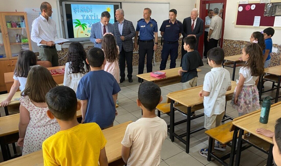Konya'nın Kulu ilçesinde 7 bin 600 öğrenci, karnelerini alarak yaz