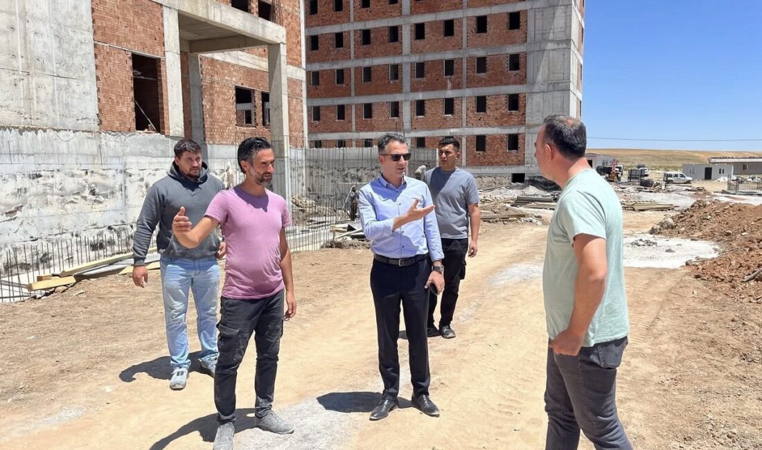 Konya'nın Kulu ilçesinde KYK'ya ait 600 kişilik yurt inşaatı sürüyor.