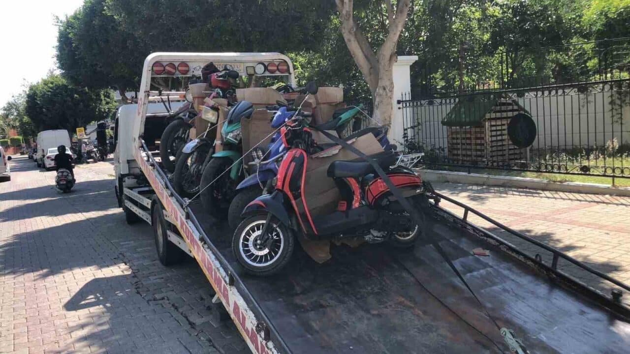 Antalya'nın Manavgat ilçesinde, Antalya İl Jandarma Komutanlığı'nın düzenlediği denetimlerde 126