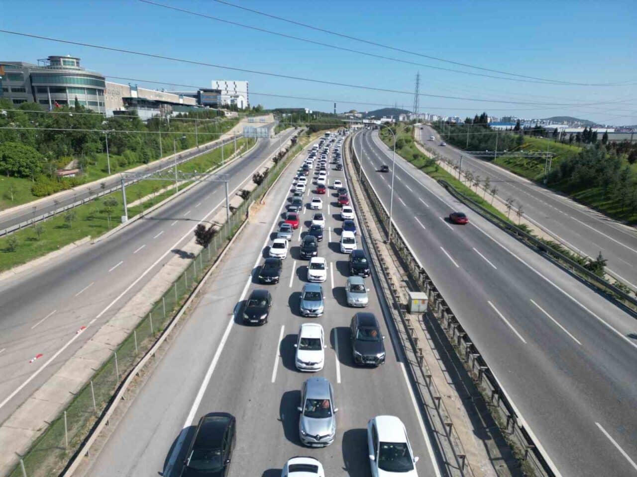 Kurban Bayramı tatilinin bitmesiyle birlikte Kocaeli’de yoğun trafik oluştu. Araç