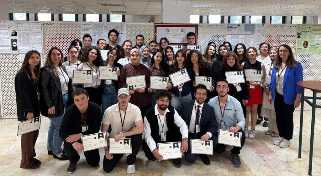 Kütahya Dumlupınar Üniversitesi, Çeviribilim Araştırmaları Poster Sunum Etkinliği'ni düzenledi. Doç.