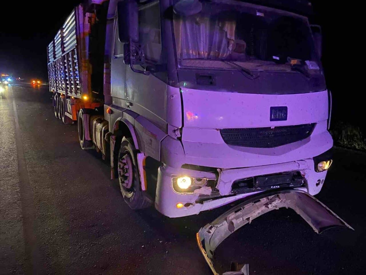 Kütahya'nın Tavşanlı ilçesinde bir tırın otomobile çarpması sonucunda dört kişi
