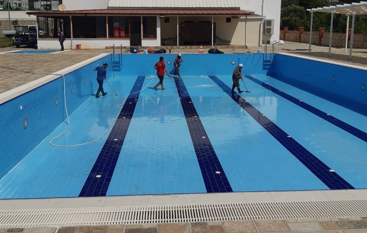 Kuyucak Belediye Başkanı Uğur Doğanca, yaz ayları için hazırlıklarını sürdüren