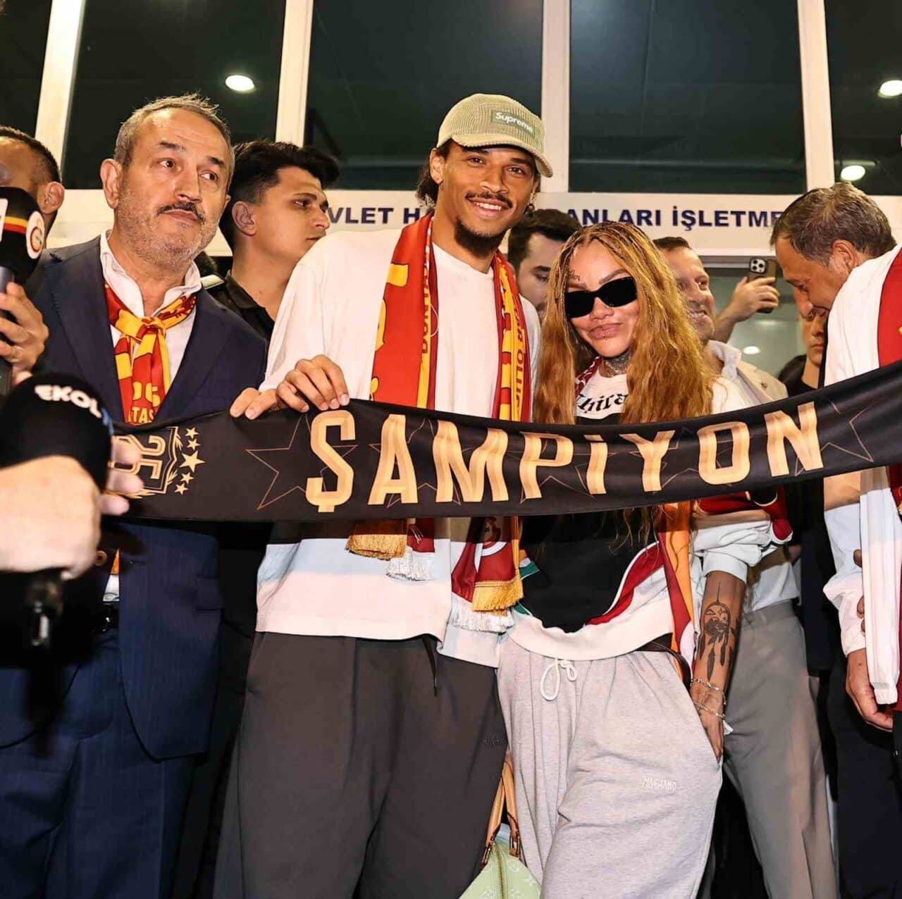 Galatasaray, Alman futbolcu Leroy Sane ile transfer görüşmelerine başladı. 29
