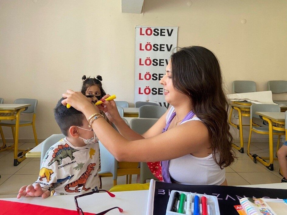 Aydın'da lösemi tedavisi gören çocuklar için Elif Berber'in düzenlediği gönüllü