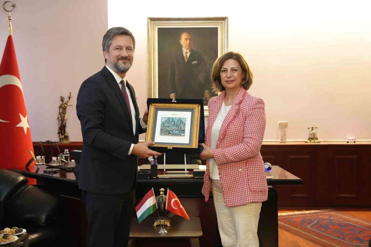 Macaristan Büyükelçisi Viktor Mtis, Eskişehir Büyükşehir Belediye Başkanı Ayşe Ünlüce’yi