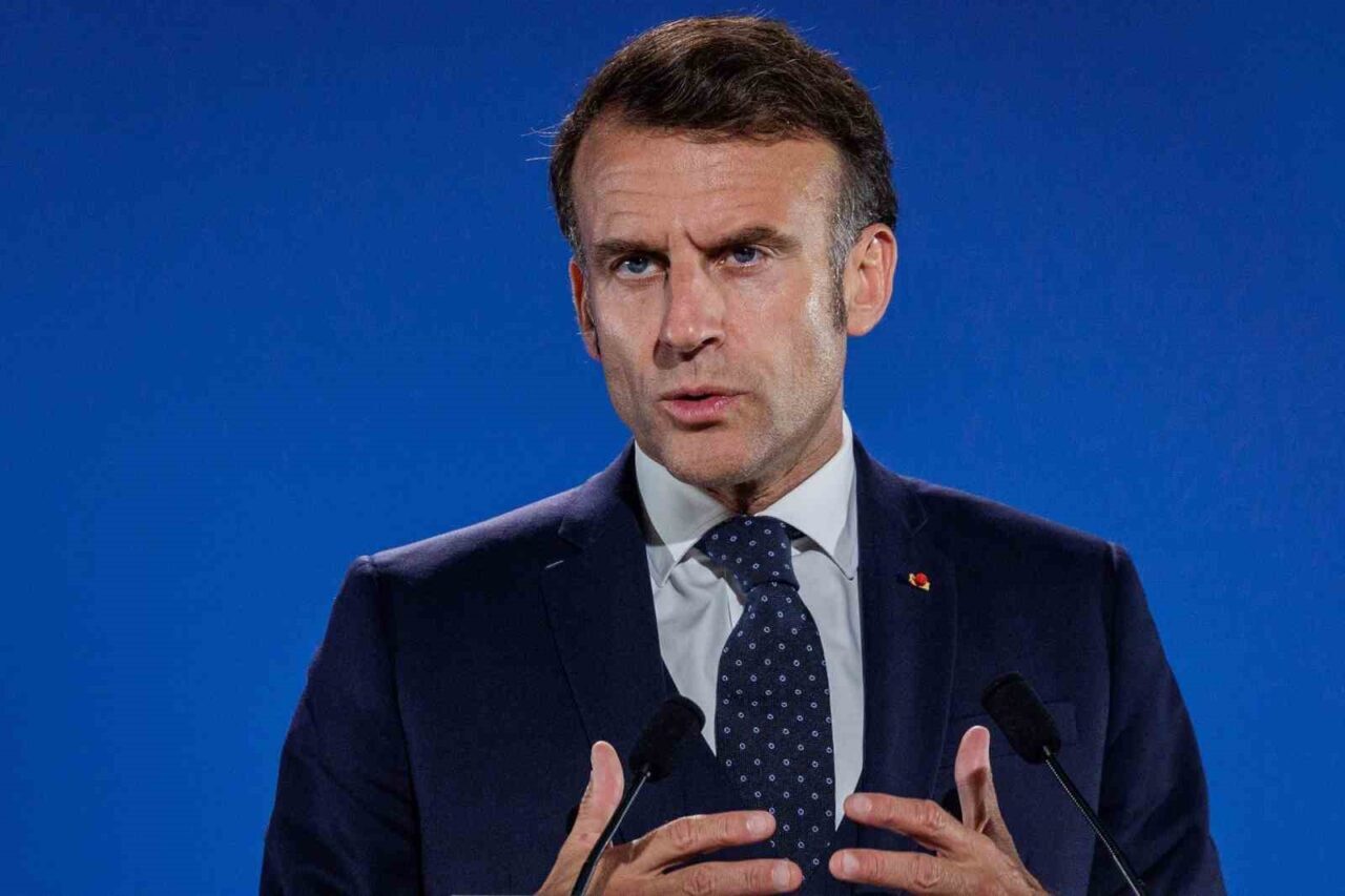 Fransa Cumhurbaşkanı Emmanuel Macron, İran Cumhurbaşkanı Mesud Pezeşkiyan ile yaptığı