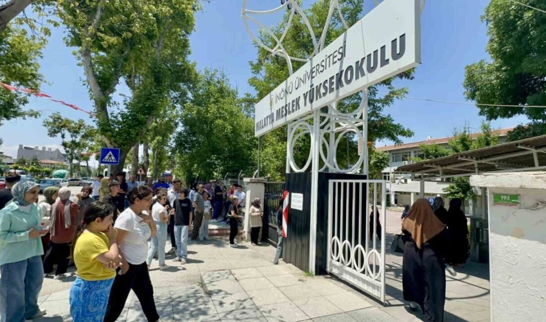 Malatya’da AYT sınavı sona erdi. Binlerce öğrenci, 160 sorunun yer