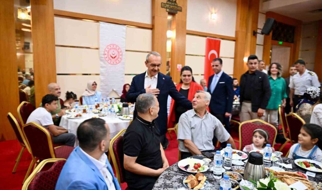 Malatya Valisi Seddar Yavuz, Koruyucu Aile Günü’nde 150 milyon TL