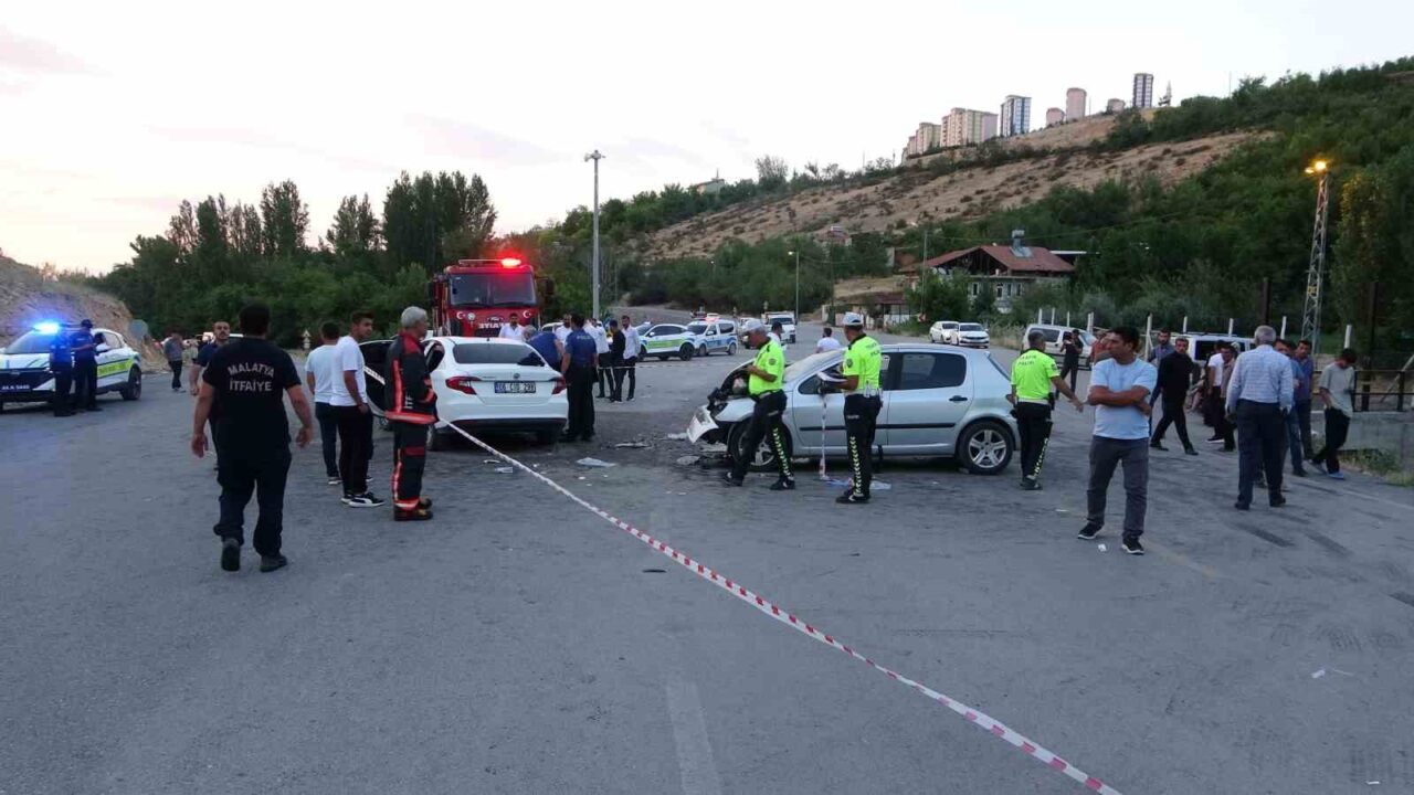 Malatya'nın Yeşilyurt ilçesinde meydana gelen trafik kazasında M.Ç. ve E.T.
