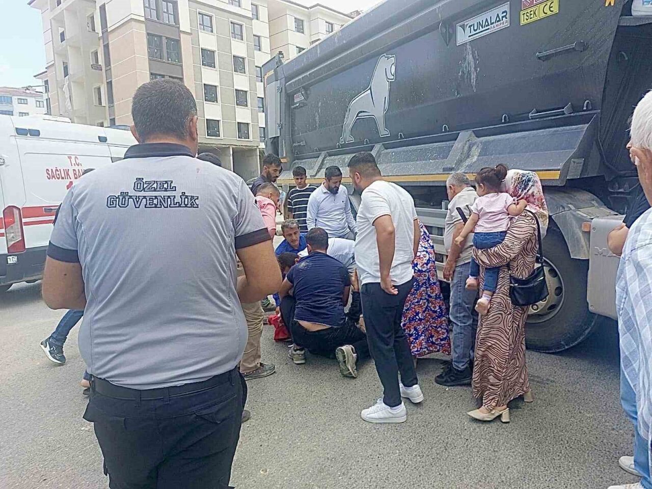 Malatya'nın Battalgazi ilçesinde meydana gelen kazada, Tandoğan Mahallesi'nde bir kamyon