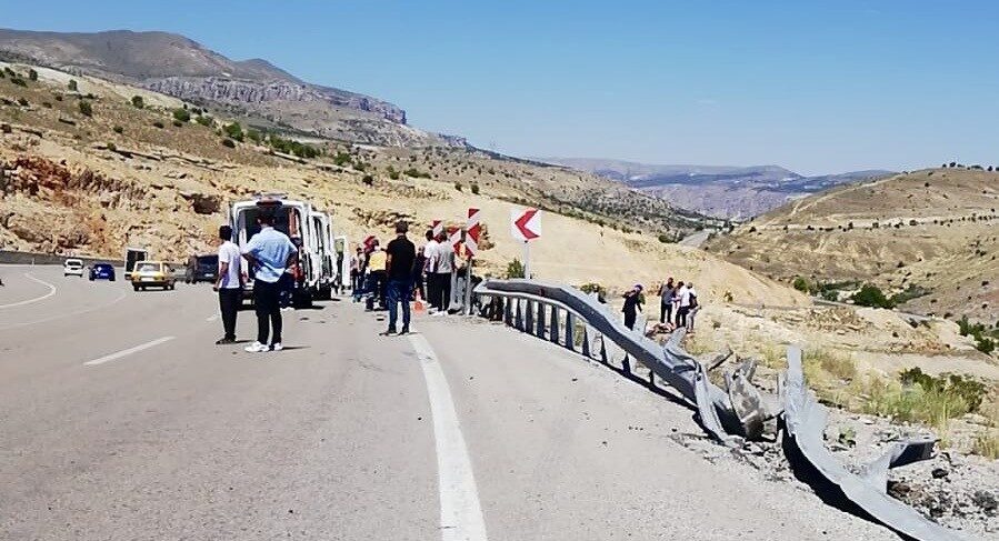 Malatya'nın Darende ilçesinde Nihat Dinçer'in kullandığı otomobil, direksiyon hakimiyetinin kaybolması