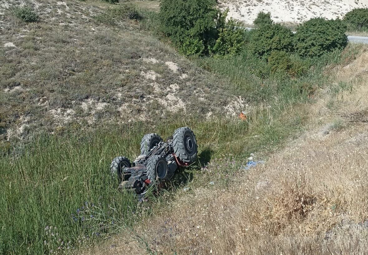Malatya'nın Darende ilçesinde Hacı Garip Şener (38) idaresindeki traktör, şarampole